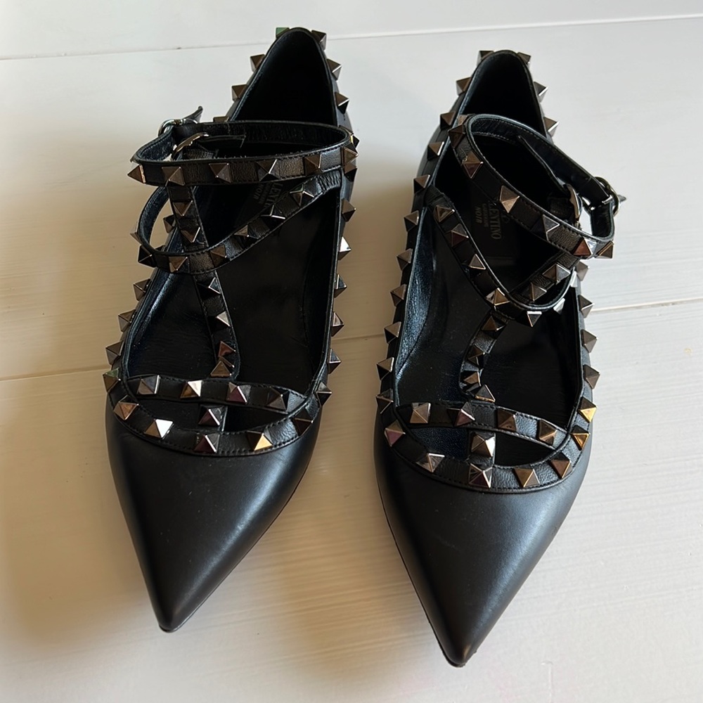 Valentino Garavani Noir Rockstud Accents Ballet Flats